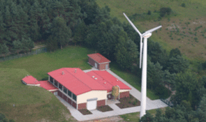 Luftbild des Betriebsgeländes des Wasserwerkes Ohrte mit nebenstehender Windenergieanlage.