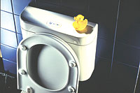 Ein geöffneter Toilettendeckel lehnt an einem Spülkasten, auf dem ein gelbes Quietsche-Entchen steht.